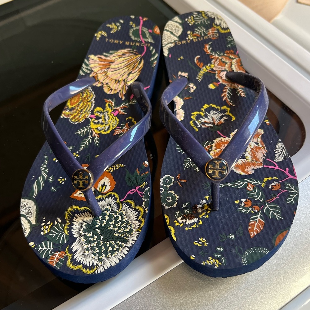 Tori Burch flip flop
